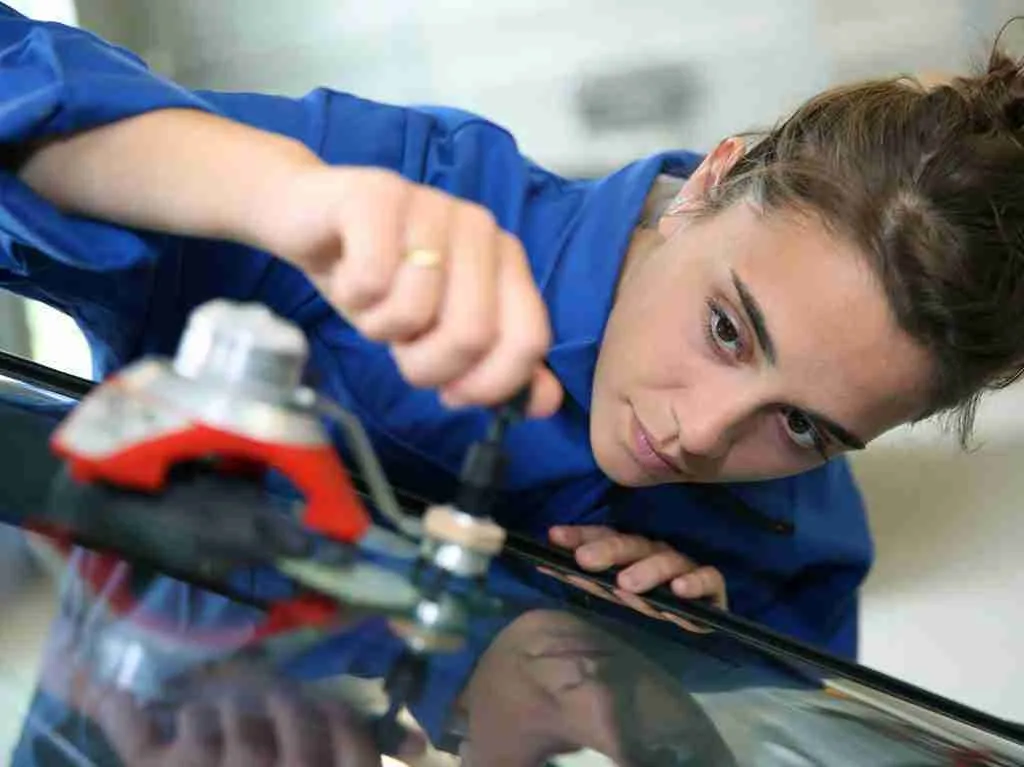 NOVUS Crystal Glass technician professionally repairing a vehicle windshield